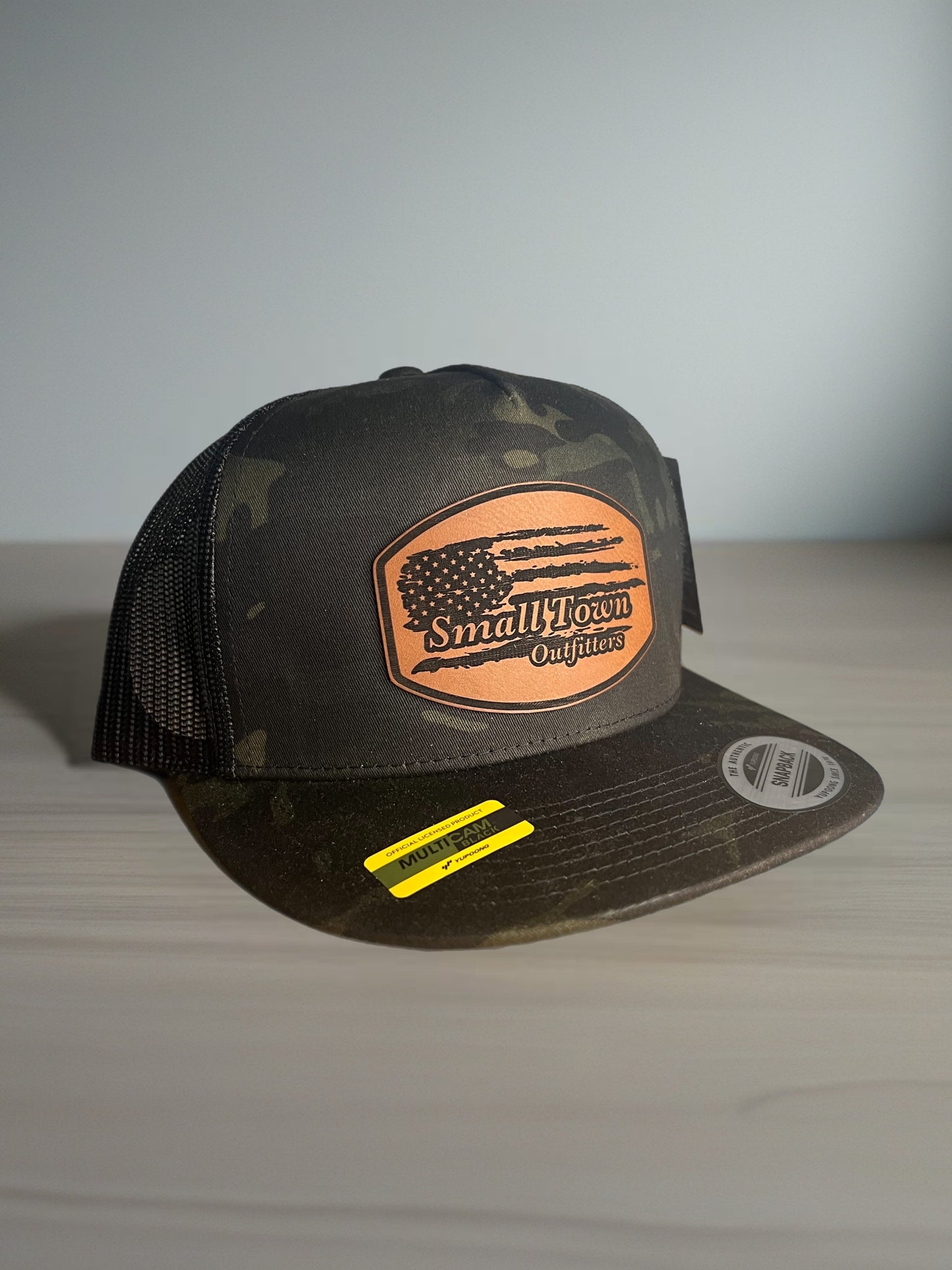 YuPoong Classic Trucker Flat Bill BLK multi cam